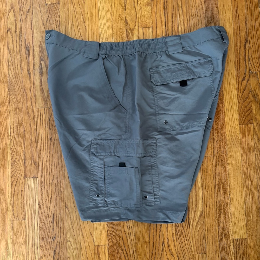 Bass Pro Like New Men’s Lightweight Gray Cargo Shorts